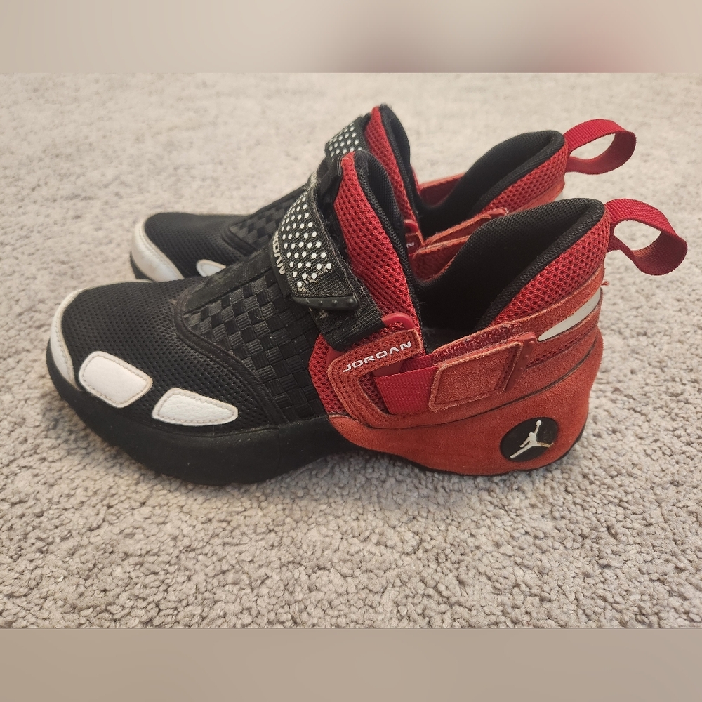 Boys Air Jordan Trunner LX OG Black White Red Size 5.5